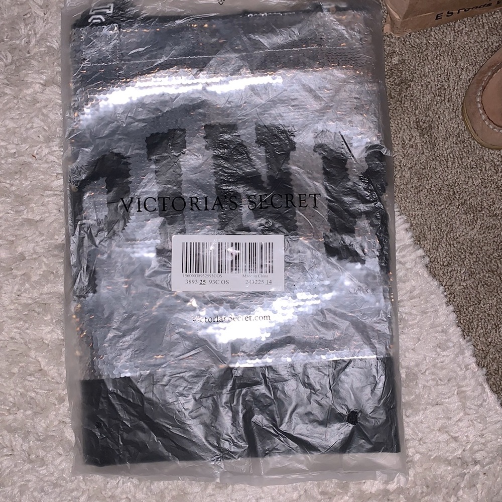 Pink Victoria secret bag new in bag.